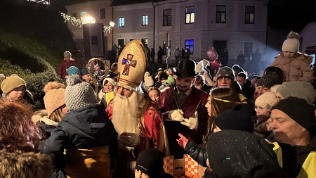 Kamnik je obiskal Miklavž.jpg