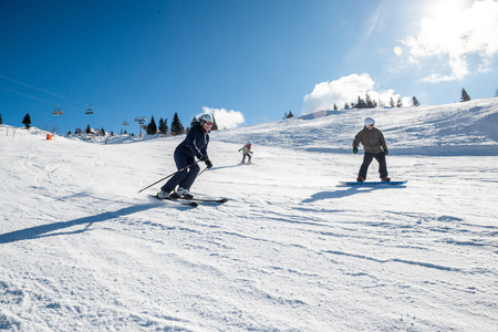 Zimske počitnice na Veliki planini v znamenju odlične smuke in družinskega veselja (8)