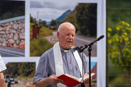 Blagoslov varne šolske poti župnika Nikolaj Štolcar